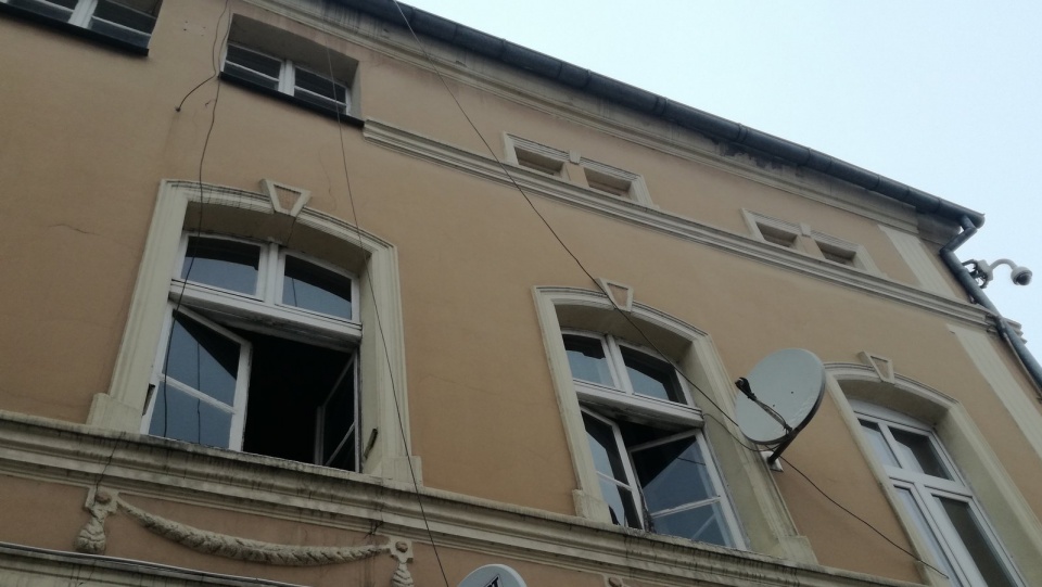 Płonęło mieszkanie budynku przy ulicy Sępoleńskiej 2. Fot. Marcin Doliński
