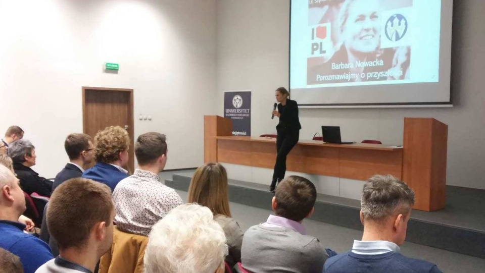 Po konferencji prasowej Barbara Nowacka spotkała się z bydgoszczanami w Bibliotece UKW. Fot. Damian Klich