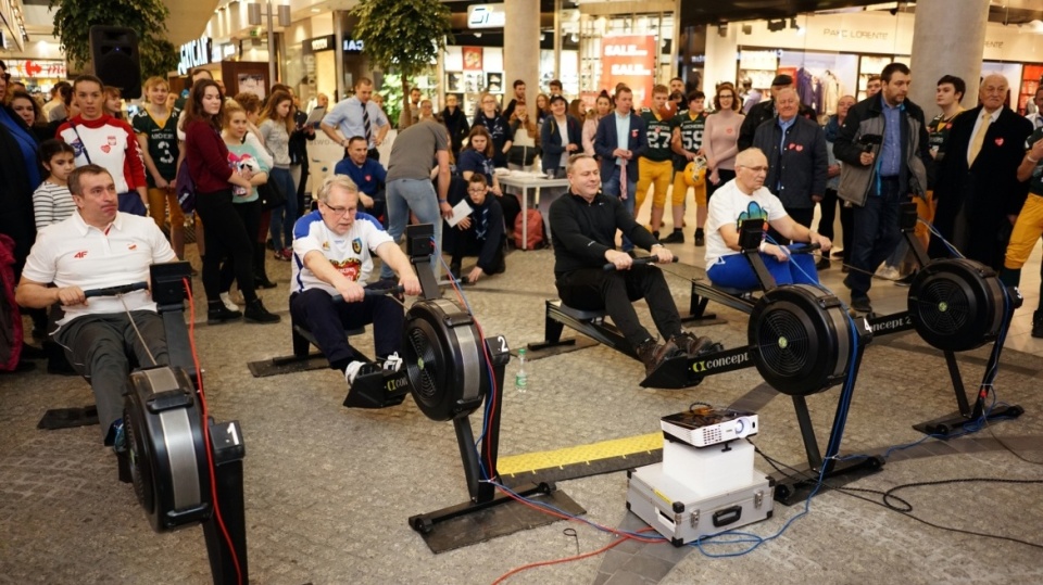 Tak wyglądało "Wielkie Wiosłowanie" w bydgoskim Centrum Handlowym Focus Mall, w roku 2018. Fot. aktywninawodzie.pl/Focus Mall Bydgoszcz/Michał Tomaszewski