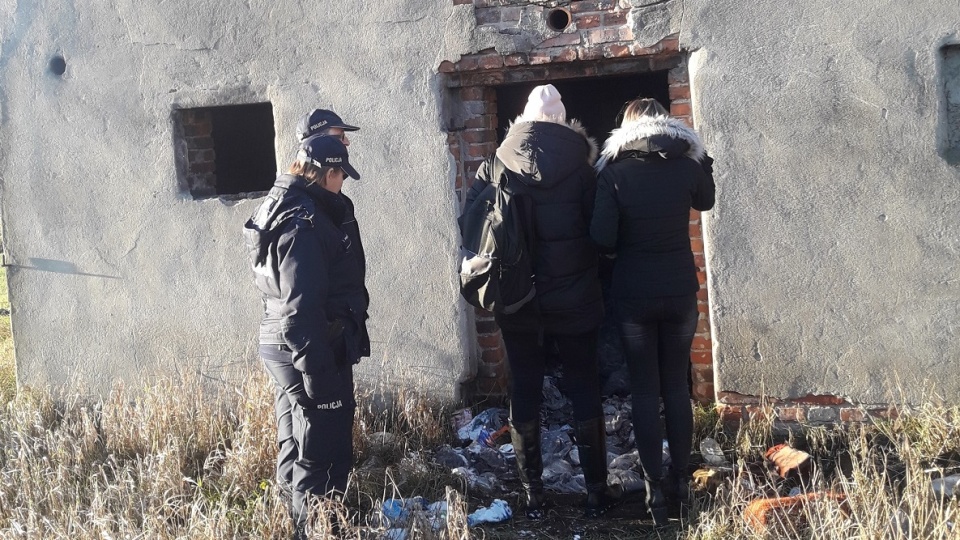 Akcja bydgoskich policjantów i pracowników pomocy społecznej w Kcyni/fot. materiały policji