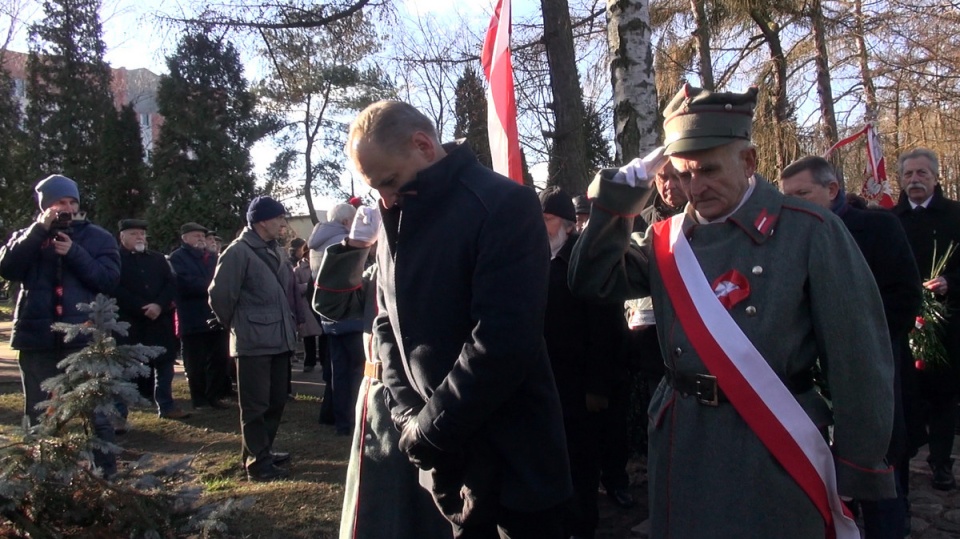 Podczas uroczystości z udziałem samorządowców i uczniów pobliskiej szkoły nawiązano do zabójstwa prezydenta Gdańska, Pawła Adamowicza/fot. Janusz Wiertel