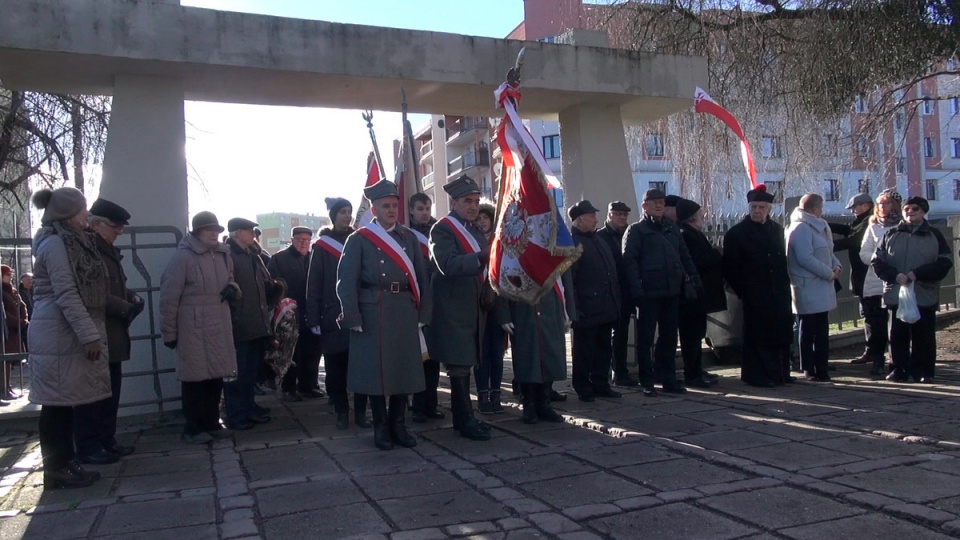 Podczas uroczystości z udziałem samorządowców i uczniów pobliskiej szkoły nawiązano do zabójstwa prezydenta Gdańska, Pawła Adamowicza/fot. Janusz Wiertel