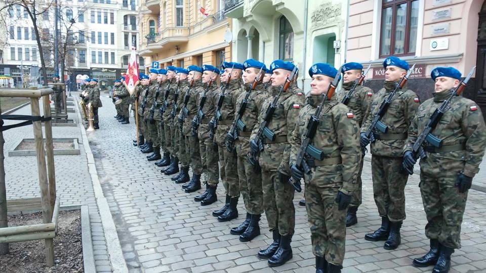 Obchody 99. rocznicy powrotu Bydgoszczy do Macierzy odbywały w katedrze i na Placu Wolności/fot. Damian Klich