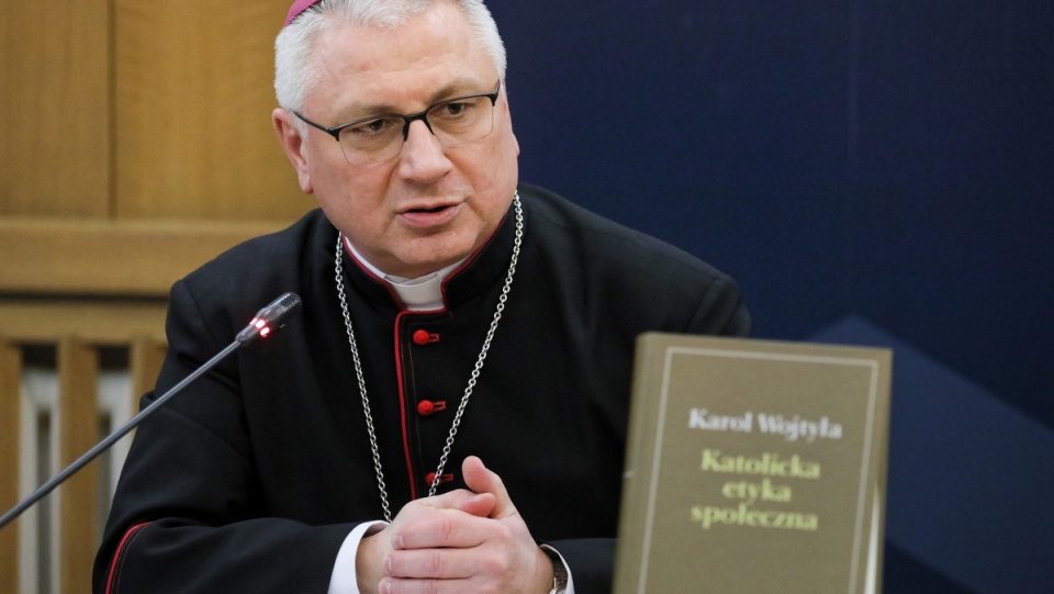 Sekretarz Generalny Konferencji Episkopatu Polski Bp Artur Miziński podczas prezentacji niepublikowanego tekstu Karola Wojtyły. Fot. PAP/Paweł Supernak