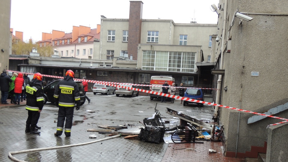 Wszyscy pracownicy Poczty Polskiej zdążyli opuścić budynek przed przyjazdem Straży Pożarnej/fot. Marek Ledwosiński