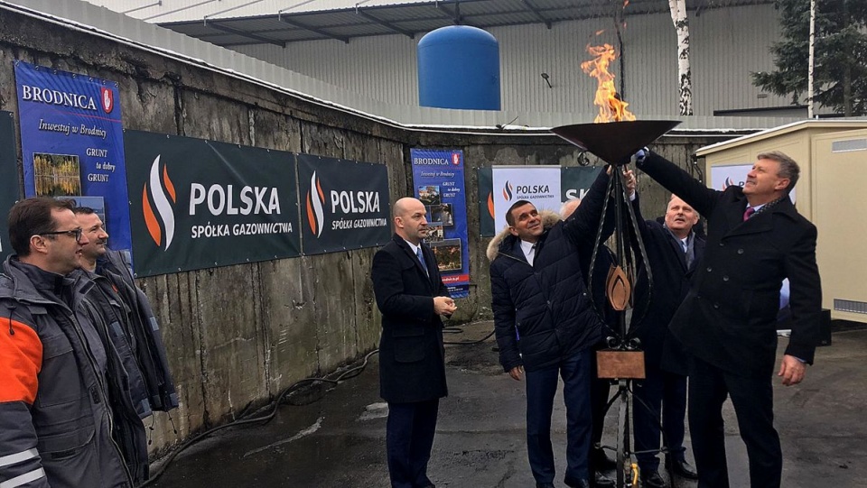 Uroczyste odpalenie świecy gazowej było powodem do radości i dumy. Fot. Michał Zaręba