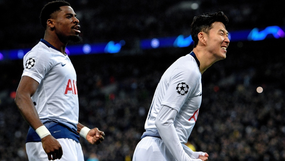 Na zdjęciu zadowoleni z bramki piłkarze Tottenhamu podczas środowego meczu z Borussią Dortmund w 1/8 finału Ligi Mistrzów 2018/2019. Fot. PAP/NEIL HALL