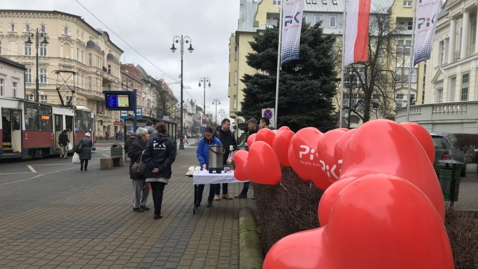 Były życzenia, baloniki, słodycze, upominki i gorąca kawa. Fot. Tomasz Kaźmierski