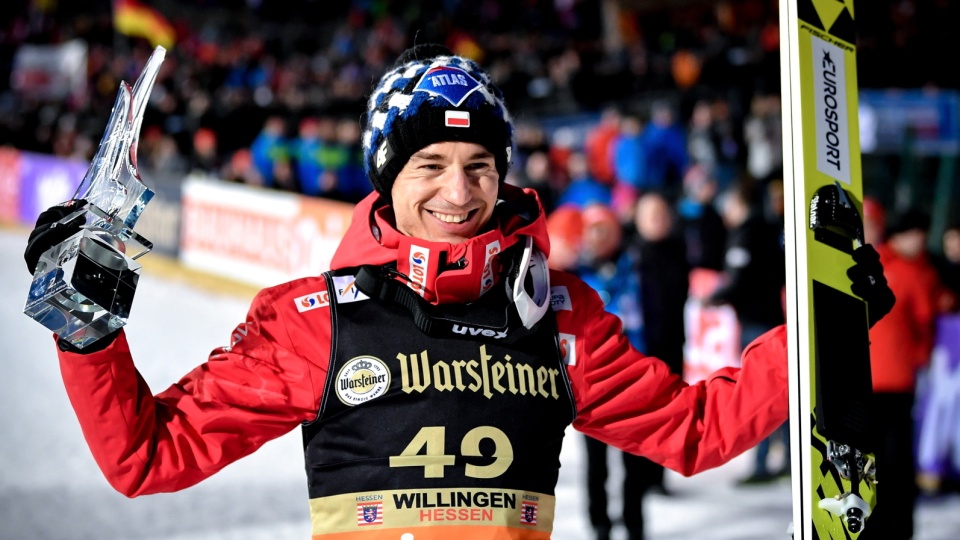 Kamil Stoch cieszy się z 2. miejsca w sobotnim konkursie PŚ w Willingen. Fot. PAP/EPA/ULRICH HUFNAGEL