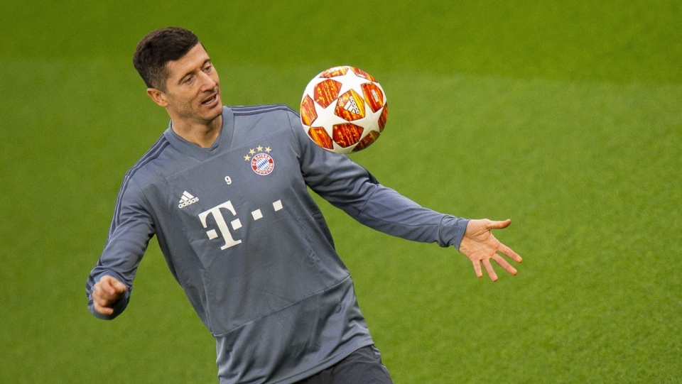 Na zdjęciu Robert Lewandowski podczas treningu przed meczem FC Liverpool kontra Bayern Monachium w 1/8 finału piłkarskiej Ligi Mistrzów 2018/2019. Fot. PAP/EPA/PETER POWELL