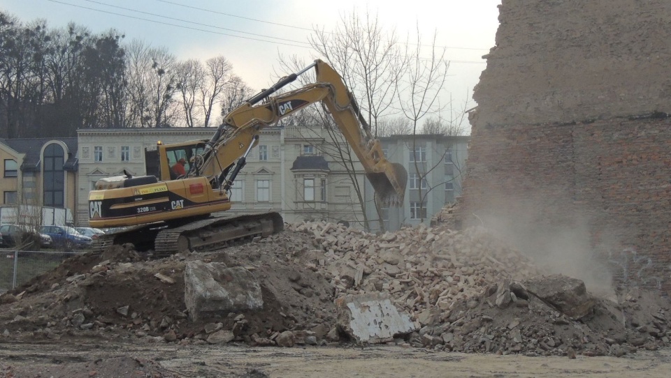 Rozpoczęło się wyburzanie kamienic na rogu ulic Toruńskiej i Kujawskiej w Bydgoszczy. Fot. Elżbieta Rupniewska