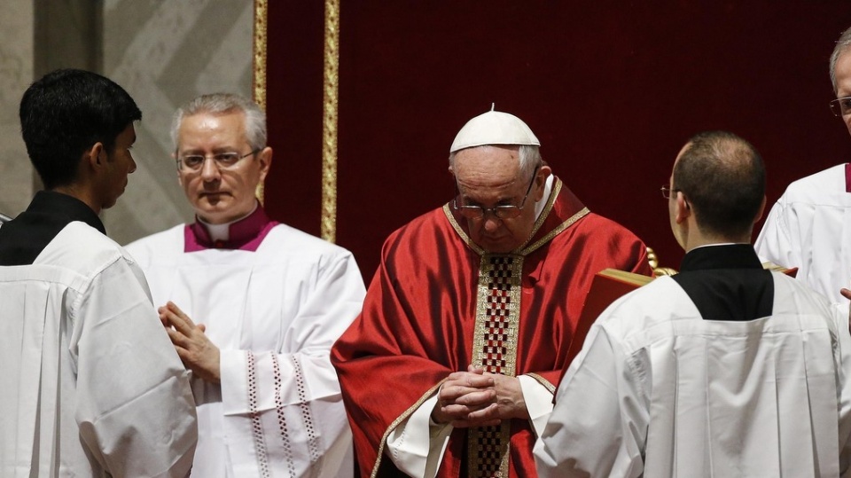 W Watykanie purpuraci rozmawiają jak walczyć z pedofilią. Papież Franciszek otrzymał polski raport o pedofilii duchownych w Polsce/fot. PAP