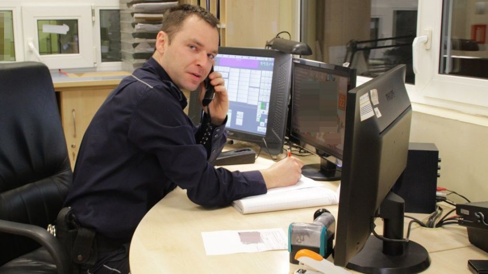 Sierżant sztabowy Michał Rosa z nakielskiej policji, przyjął zgłoszenie od zdesperowanej córki i wysłał patrol do chorego seniora/fot. Nadesłane