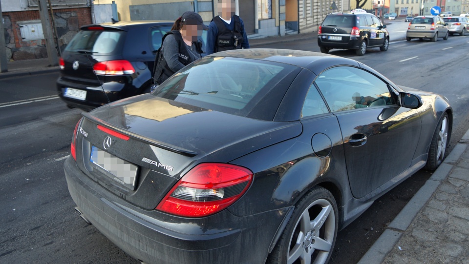 Na poczet ewentualnych przyszłych kar i roszczeń policja zabezpieczyła mercedesa/fot. KWP Bydgoszcz