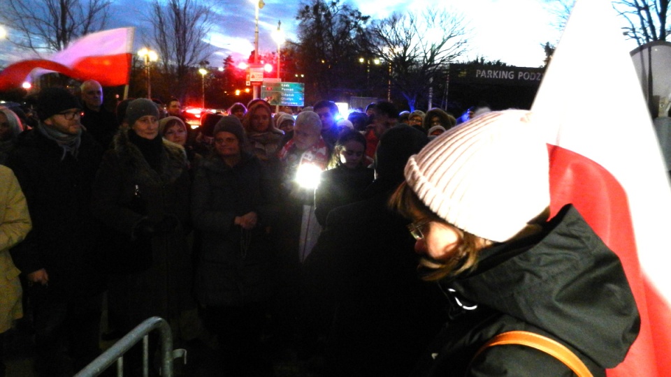 Protest pod Centrum Sztuki Współczesnej w Toruniu, podczas wernisażu wystawy Mariny Abramović/fot. Iwona Muszytowska-Rzeszotek