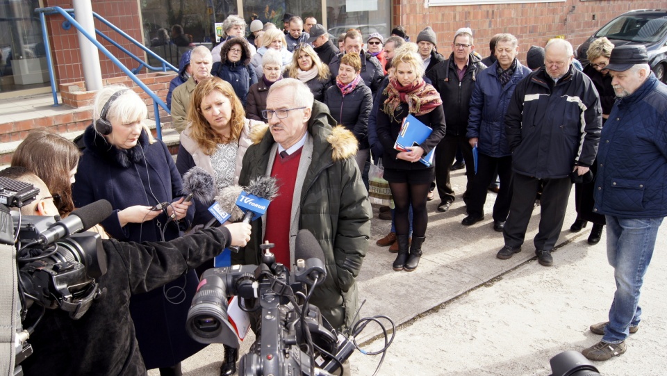 Konferencja przed zamkniętym Metronem w Toruniu. Fot. Henryk Żyłkowski