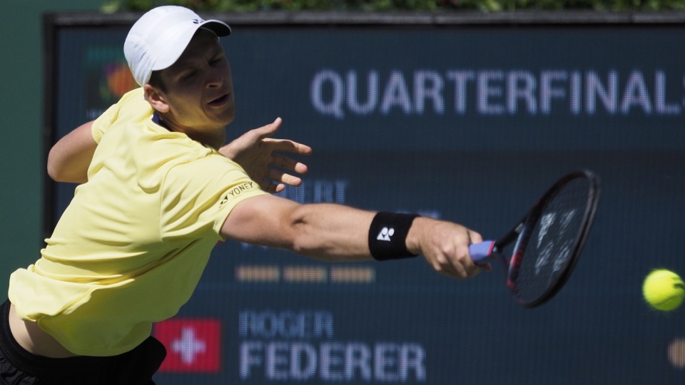 Na zdjęciu Hubert Hurkacz podczas meczu z Rogerem Federerem w ćwierćfinale turnieju ATP Indian Wells 2019. Fot. PAP/EPA/JOHN G. MABANGLO