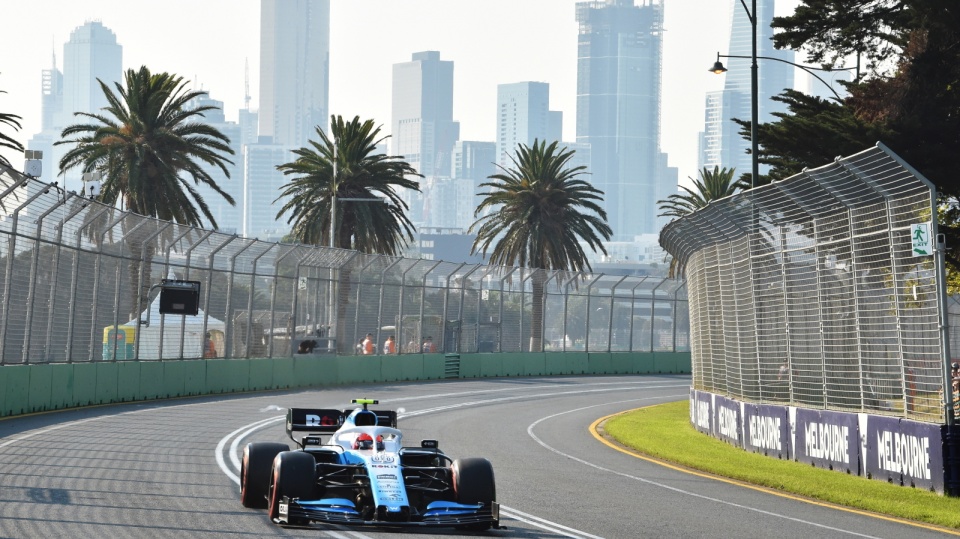 Na zdjęciu bolid Williamsa z Robertem Kubicą w kokpicie. Polak dojechał do mety Grand Prix Australii F1 na 17. miejscu. Fot. PAP/EPA/JAMES ROSS