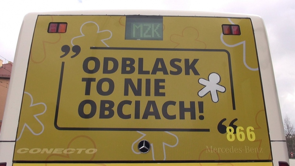 Oklejony autobus komunikacji miejskiej w Bydgoszczy. Fot. Janusz Wiertel