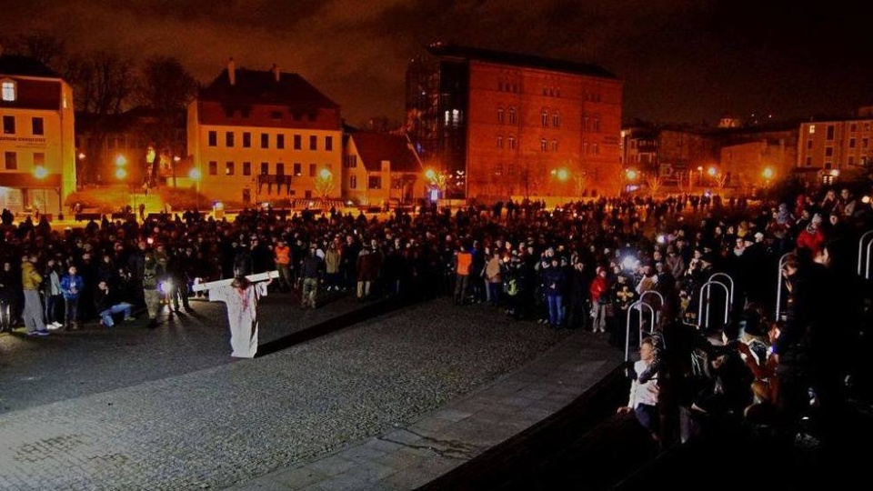 Młodzieżowa droga krzyżowa przejdzie ulicami Bydgoszczy już po raz trzeci/fot. materiały organizatorów