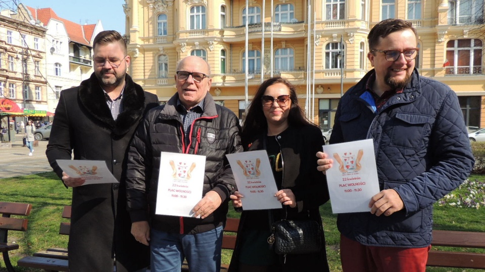 Organizatorzy akcji podczas konferencji na pl. Wolności w Bydgoszczy. Fot. Tatiana Adonis