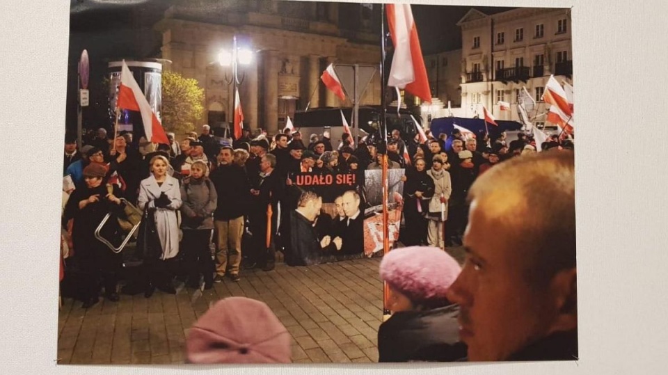 "Podkreślam, że zdjęcia prezentowane na wystawie są fotoreportażem, dokumentującym tamte wydarzenia i tamte emocje" - Jarosław Jakubowski, UW Bydgoszcz