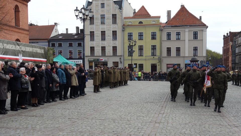 Ceremonia na Rynku Nowomiejskim w Toruniu. Fot. Monika Kaczyńska