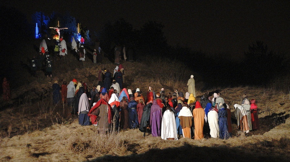 Około stu aktorów i statystów wzięło udział w inscenizacji Misterium Męki Pańskiej w Dolinie Śmierci w bydgoskim Fordonie. Fot. Nadesłana
