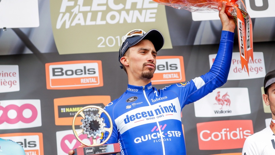 Na zdjęciu Julian Alaphilippe, triumfator tegorocznej edycji Walońskiej Strzały. Fot. PAP/EPA/JULIEN WARNAND