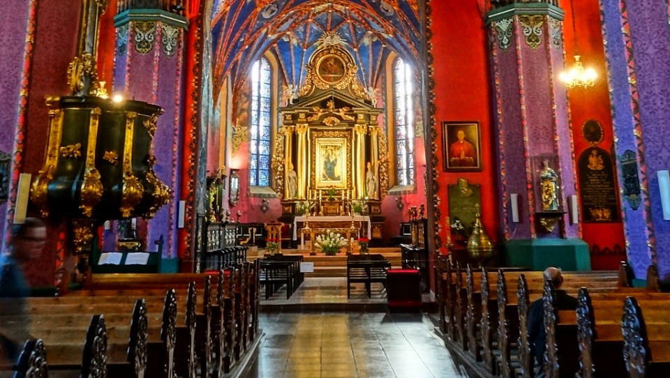 Wnętrze (nawa główna) Katedry p.w. św. Marcina i Mikołaja w Bydgoszczy. Fot. Wikipedia/Pit1233