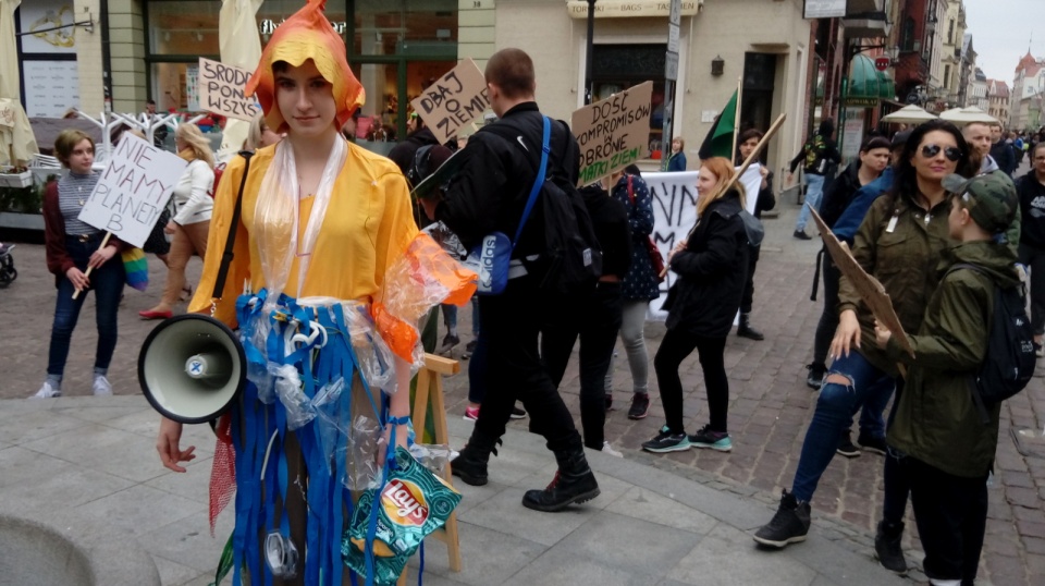 Manifestacja na Rynku Staromiejskim w Toruniu. Fot. Adriana Andrzejewska