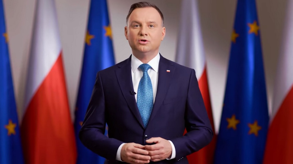 Jak ocenił, członkostwo w UE "zmieniło wiele dziedzin naszego życia", stając się dla Polaków wyzwaniem, ale i przynosząc im "liczne korzyści". Fot. Zrzut ekranu