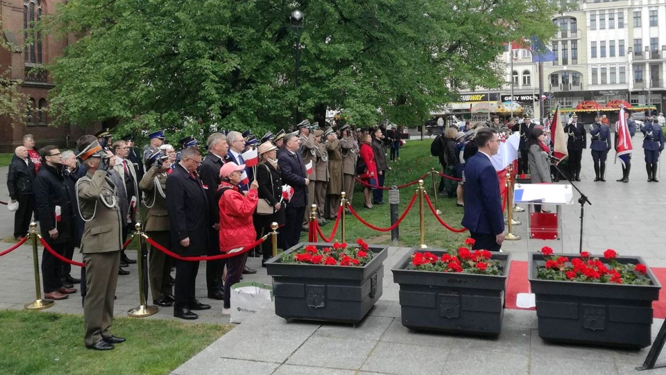 Uroczystość z asystą wojskową odbyła się przed pomnikiem Wolności w centrum Bydgoszczy. Fot. Monika Siwak-Waloszewska