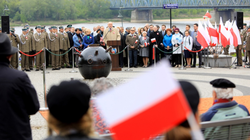 Uroczystość na Skwerzeim. Oficerskiej Szkoły Marynarki Wojennej. Fot. www.torun.pl/Sławomir Kowalski