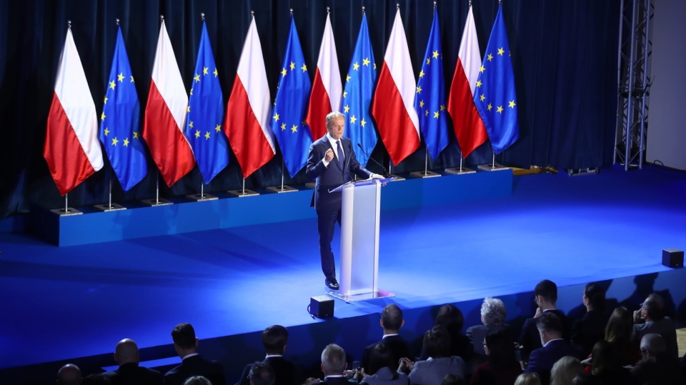 Szef Rady Europejskiej Donald Tusk podczas wykładu "Nadzieja i odpowiedzialność. O konstytucji, Europie i wolnych wyborach" w Audytorium Maximum UW w Warszawie. Fot. PAP/Rafał Guz