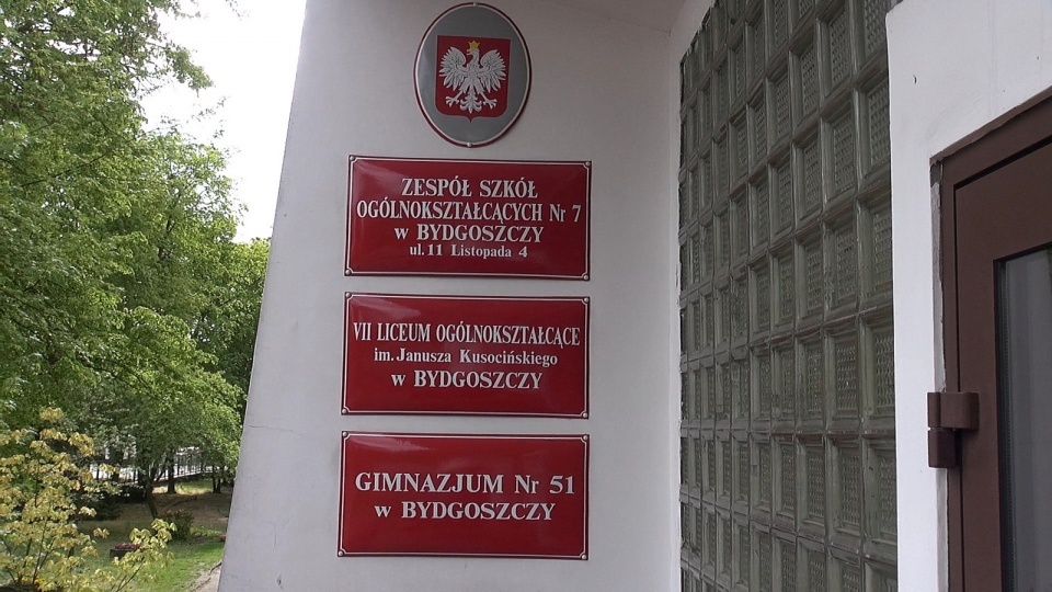 Jedną z ponad 100 szkół w regionie, które otrzymały drogą mailową informacje o podłożeniu ładunku wybuchowego, było VII LO w Bydgoszczy/fot. Janusz Wiertel