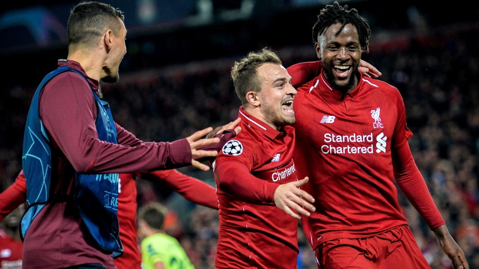 Piłkarze Liverpoolu cieszą się z bramki na 4:0 w rewanżowym spotkaniu półfinału Ligi Mistrzów z FC Barceloną, która zagwarantowała im awans do finału rozgrywek. Fot. PAP/EPA/PETER POWELL