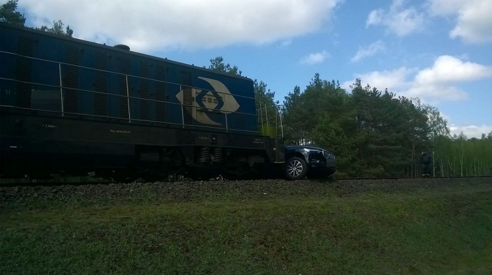 Zderzenie samochodu osobowego z lokomotywą w Zamościu/fot. mat.policji