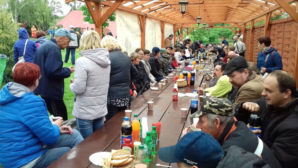 Ponad 200 uczestników z 15 placówek opiekuńczo-wychowawczych spotkało się w Skarbienicach koło Żnina. Fot. Tomasz Gronet