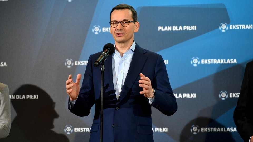 Premier Mateusz Morawiecki podczas konferencji prasowej po spotkaniu dotyczącym rozwoju piłki nożnej w Polsce. Fot. PAP/Piotr Nowak