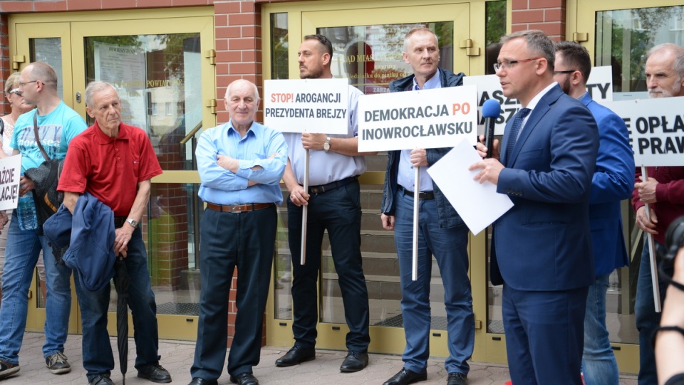 Protest przeciwko podwyżkom opłat za śmieci w Inowrocławiu/fot. Sławomir Jezierski