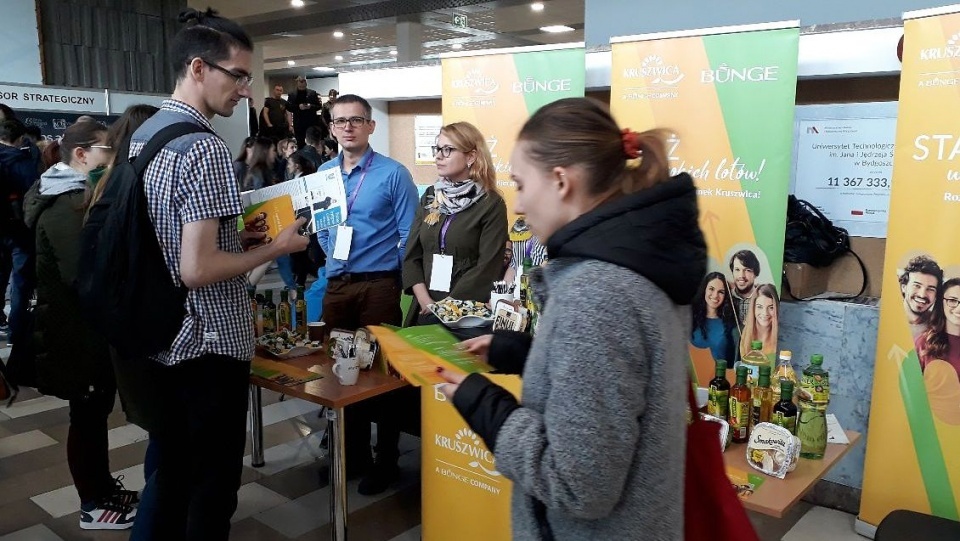 Na zainteresowanych czekać będzie wiele ofert pracy (na zdjęciu: Targi Pracy na bydgoskim UTP)/fot. Archiwum