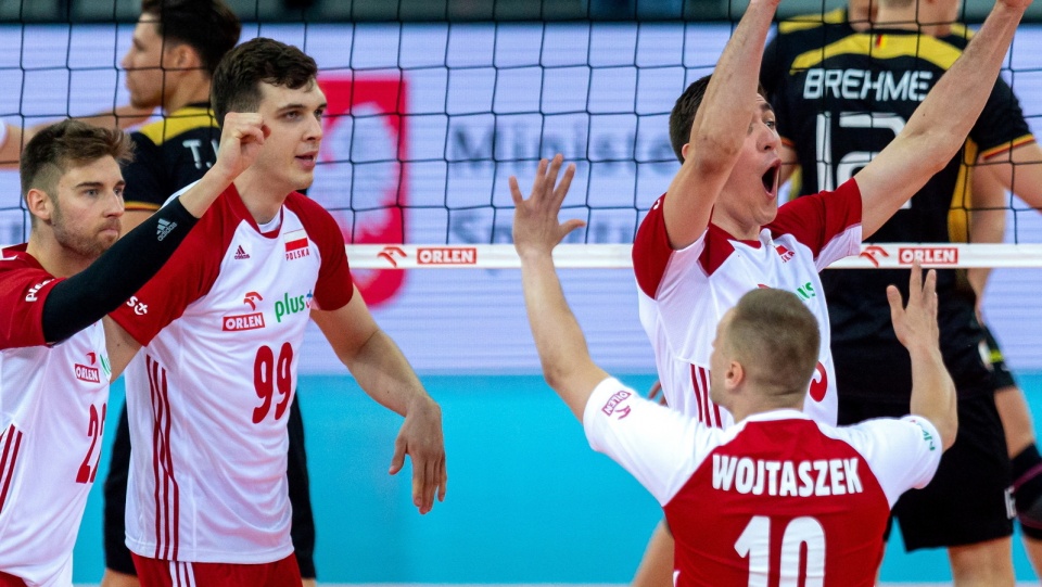 Siatkarze reprezentacji Polski cieszą się podczas meczu towarzyskiego z Niemcami. Fot. PAP/Andrzej Grygiel