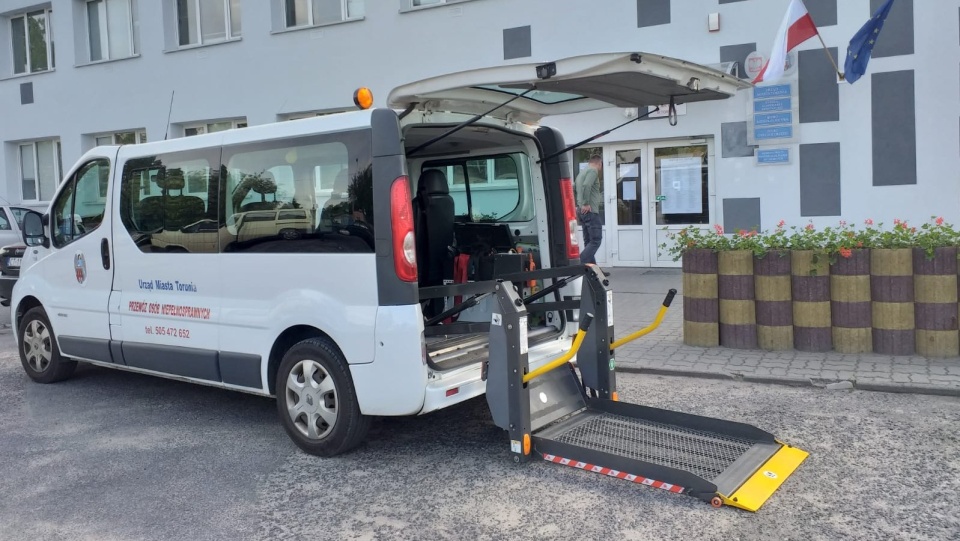 Niepełnosprawni korzystają z darmowego transportu na wybory. Fot. Adriana Andrzejewska