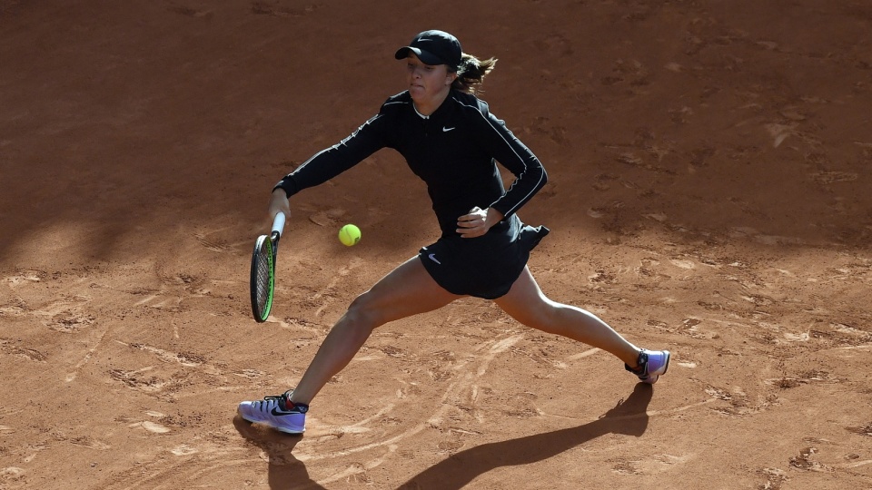 Na zdjęciu Iga Świątek podczas meczu 1. rundy French Open 2019. Fot. PAP/EPA/JULIEN DE ROSA