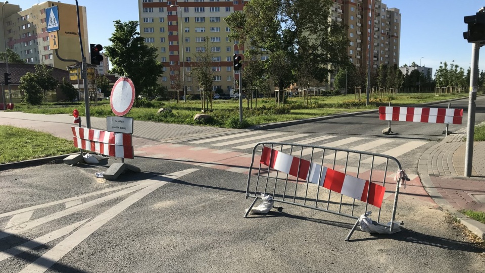 Nowa organizacja ruchu na fragmencie Trasy Uniwersyteckiej. Fot. Tomasz Kaźmierski