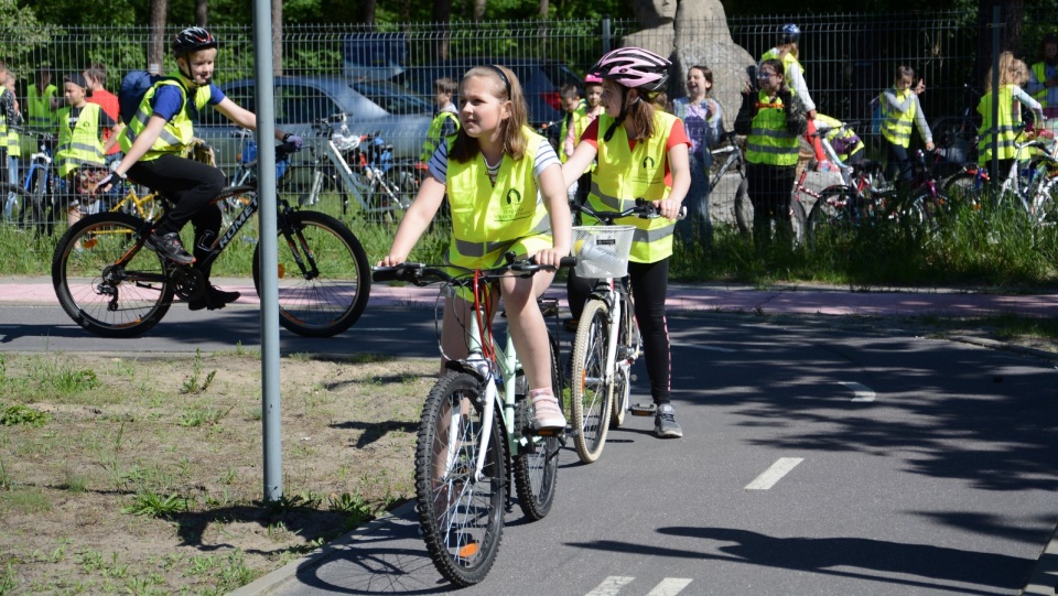 175 rowerzystów przejechało ulicami Bydgoszczy do miasteczka rowerowego w Leśnym Parku Kultury i Wypoczynku w Myślęcinku. Fot. Sławomir Jezierski