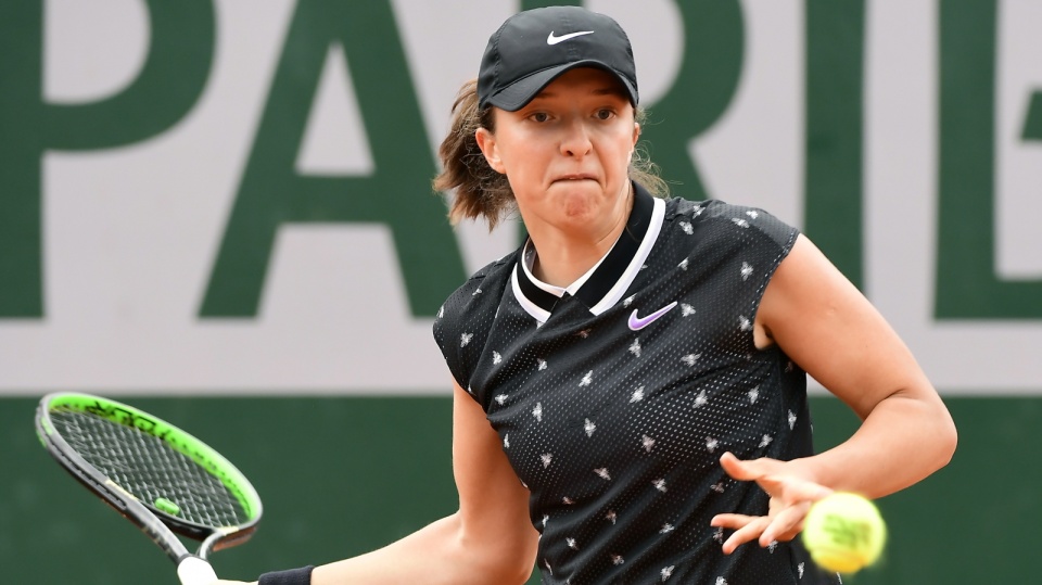 Na zdjęciu Iga Świątek podczas meczu 2. rundy French Open 2019. Fot. PAP/EPA/CAROLINE BLUMBERG