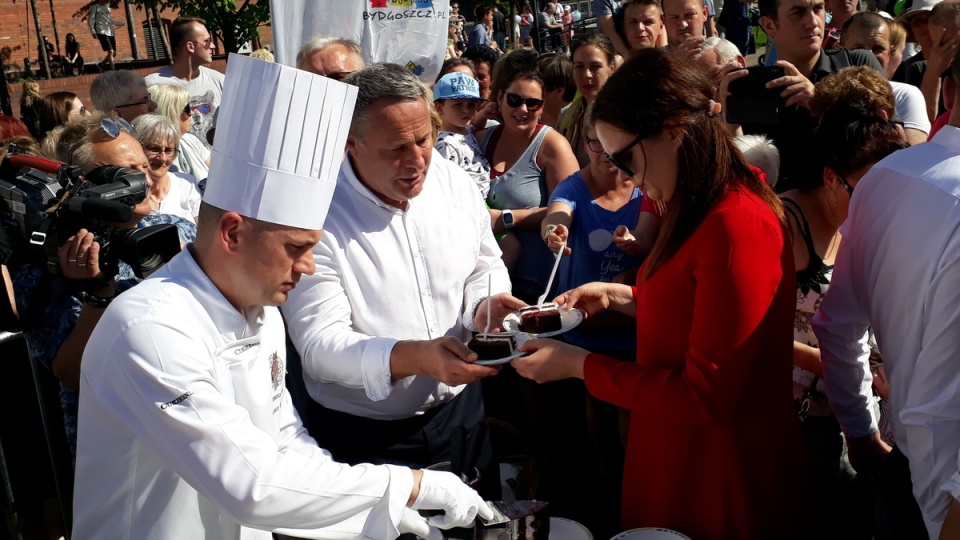 Bydgoszczanie mogli w niedzielę posmakować Tortu Wolności/fot. Kamila Zroślak