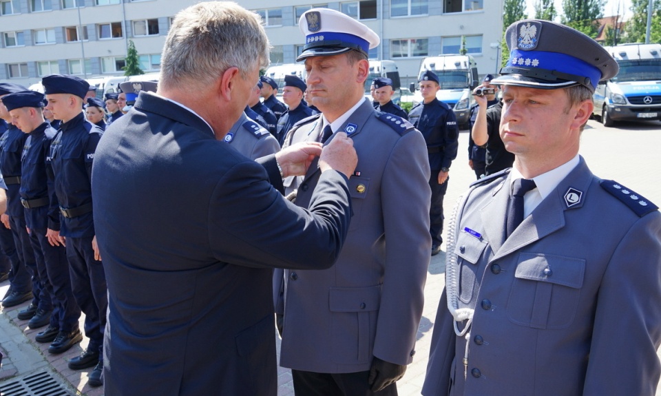 Ślubowanie nowo przyjętych policjantów kujawsko- pomorskich. W gronie 59 funkcjonariuszy jest 11 kobiet.29 policjantów zasili szeregi bydgoskich komisariatów i wydziałów, reszta będzie pracować w innych częściach regionu./fot. Komenda Wojewódzka Policji w Bydgoszczy